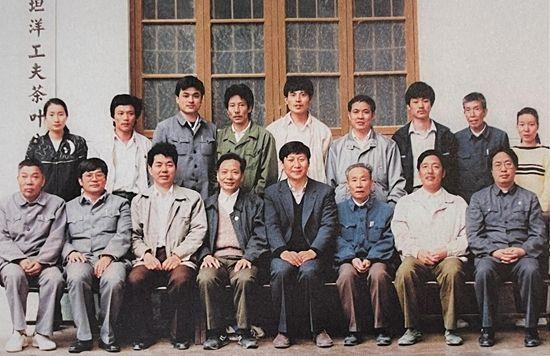 1990年5月,刚调任福州市委书记的习近平到宁德交接工作时,调研福安市社口乡坦洋工夫茶叶公司。